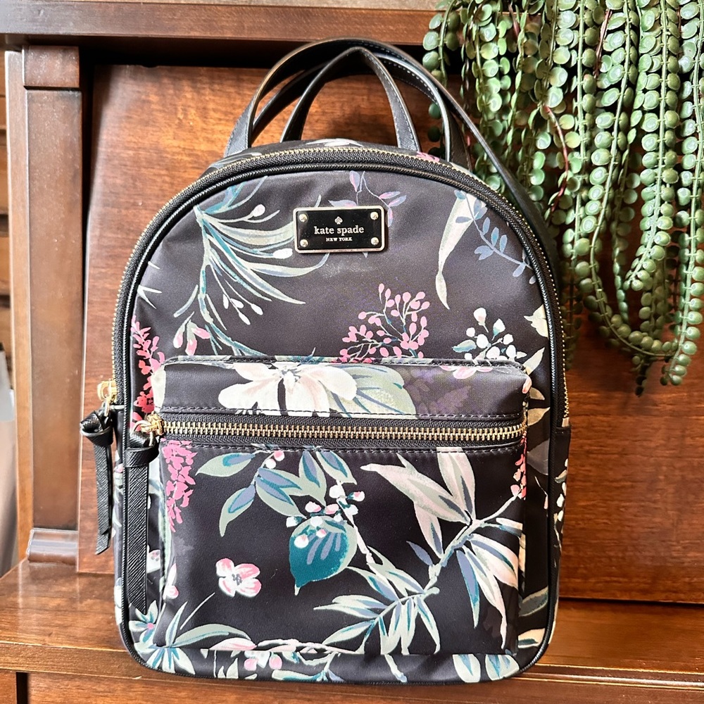 Authentic Kate Spade mini backpack, brand new condition hardly used